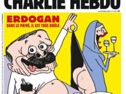Vignetta di Charlie Hebdo contro Erdogan: mezzo nudo mentre scopre sedere a una donna