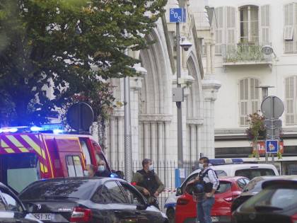 "Allah akbar". Orrore a Nizza: decapitazione nella cattedrale