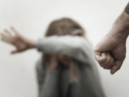 Marocchino bastona la figlia 17enne che voleva vestire all'occidentale