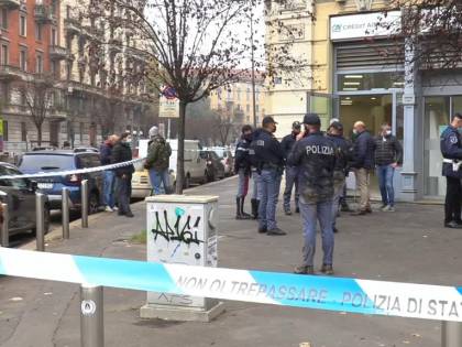 Rapina a mano armata in banca a Milano: la banda fugge dal tunnel