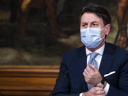Lgbt e migranti, così Conte vuole "educare" i giornalisti