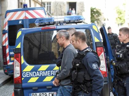Schiaffo di Parigi all'Italia: no all'estradizione dell'ex Black Bloc Vincenzo Vecchi