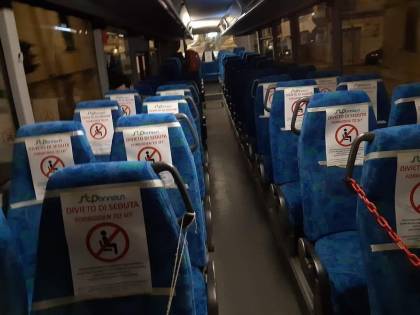 "Capienza bus al 50%" La foto diventa virale. Ma la verità è un'altra