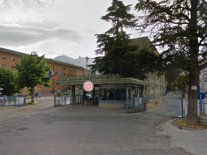 Era in attesa del tampone: muore dopo una giornata nell'ambulanza