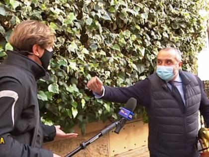 "Hai fatto il polipone...?": Franco Di Mare in imbarazzo in tv