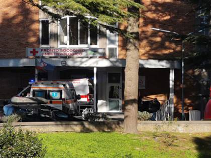 Pochi posti letto e dottori: cosi crolla l'ospedale di De Luca