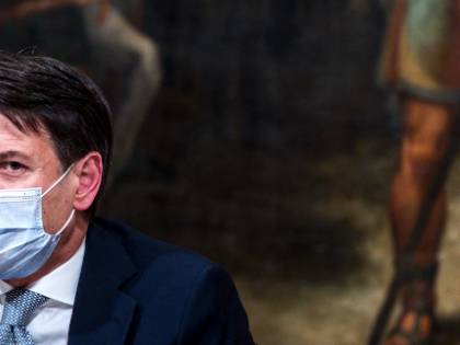 Il governatore abruzzese: "Metodo sovietico: ecco come Conte tratta le Regioni"