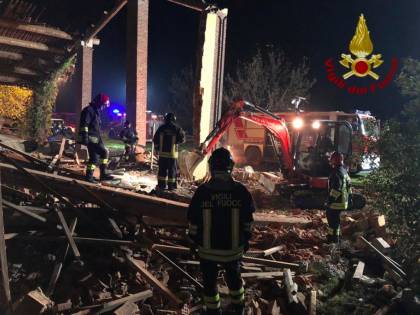 I vigili del fuoco morirono nello scoppio doloso, il giudice: "Furono imprudenti"