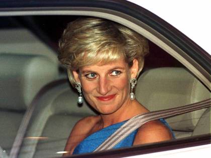 Epstein e l'ossessione per Lady D: "La stalkerizzava e conosceva ogni suo dettaglio privato"