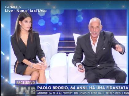 Paolo Brosio diviso tra amore e messaggi telefonici molto sospetti