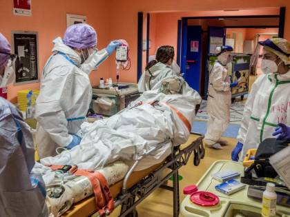 Covid, l'ombra sui morti in Italia: "Così tanti? È un mistero"