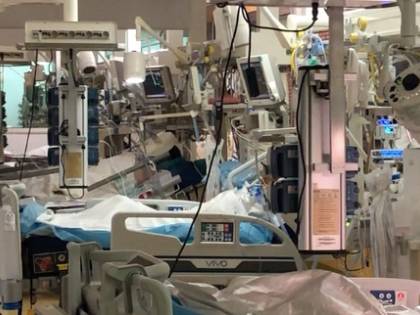 Nei reparti Covid senza posti: "Ora il virus è più aggressivo"
