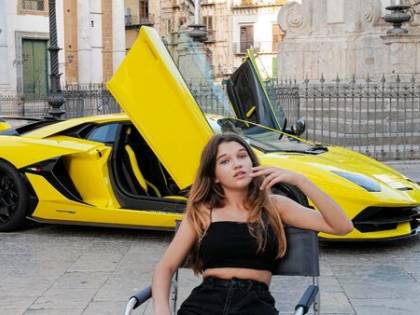 La supercar e le lolite della discordia. Il vero scandalo? Sono le foto brutte
