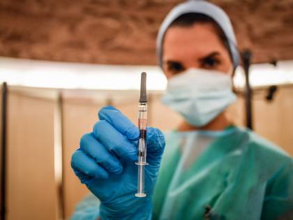 Anche il vaccino italiano c'è: "Bene i risultati della fase 1"