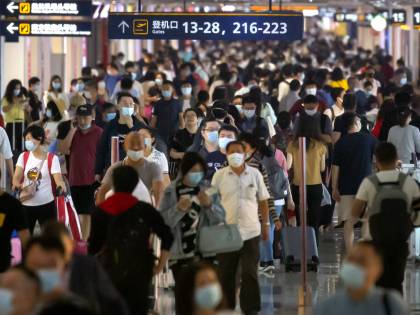 Covid, le autorità di Hong Kong lanciano i "lockdown su agguato"