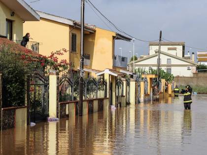 Un'ondata di fango travolge la Sardegna: tre morti e dispersi