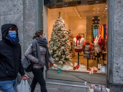 Vieste, per strada audio hard al posto delle canzoni di Natale