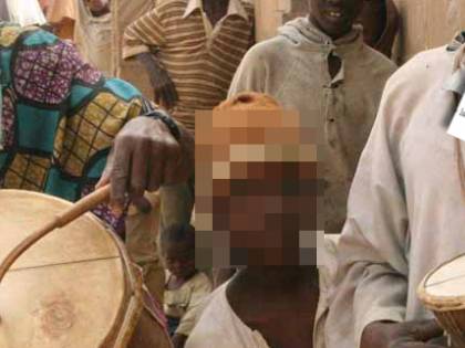 "Migrante ha paura dello spirito maligno". E il giudice che fa? Gli dà l'asilo