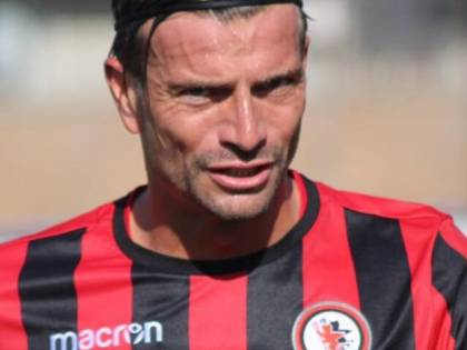 Fuoco alla porta dell'ex capitano. Un avvertimento della tifoseria