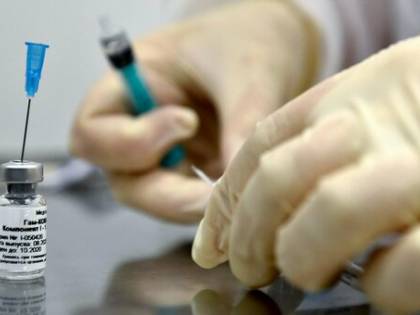 "Oggi disponibili 50 fiale", ed è caos. È un caso la profilassi per passaparola