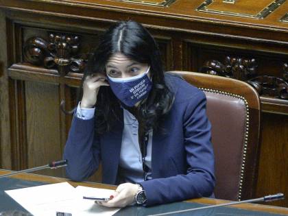 Un'altra grana per la Azzolina: ora vogliono vedere le "pagelle"
