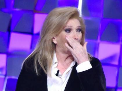 Lo sfogo della Zanicchi in tv: "L'aveva sempre e non è servita. Sedato perché soffriva troppo..."