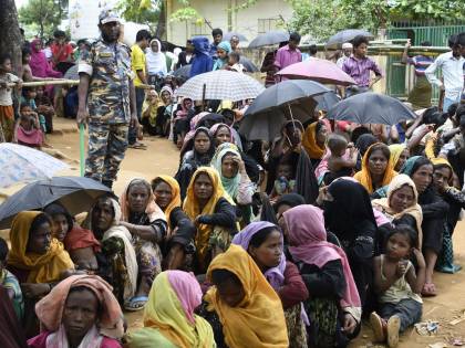 Linea dura del Bangladesh contro i profughi Rohingya: trasferiti su un'isola remota