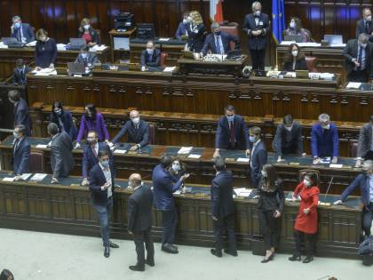"Conte ha perso la fiducia..." La bomba che scatena la rissa