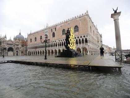 Previsioni errate, niente Mose. Venezia finisce ancora a mollo