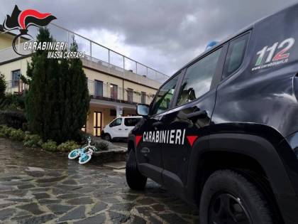 Inchiesta sui minori in affido. "Quei bimbi affamati e schiacciati per terra per punizione"