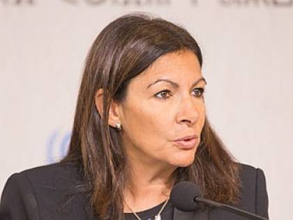 Parigi, troppe donne tra gli alti dirigenti. Scatta la multa da 90mila euro per la sindaca