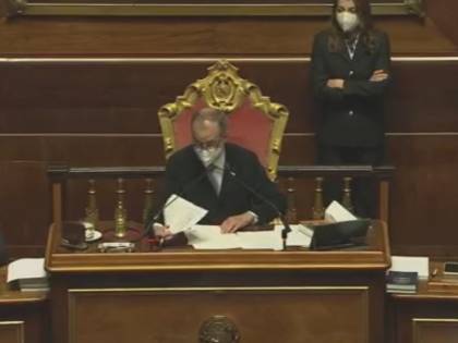 Bagarre in Senato: passa la mozione del centrosinistra, urla e fischi