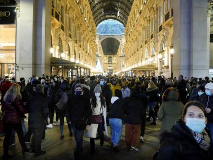 Pattuglie schierate in strade e stazioni. A Milano la Galleria a numero chiuso