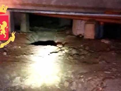 Orrore nello scantinato della casa popolare: così hanno nascosto il cadavere