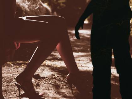 I festini hard al cimitero: "Quelle facevano il burlesque..."