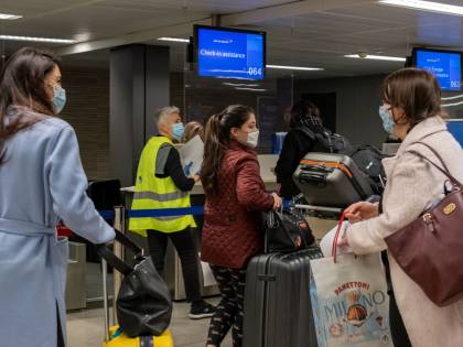 Italiani bloccati a Londra, in aeroporto per le feste. "Farnesina immobile"