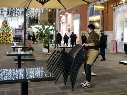 Nuovo ceppo aumenta i rischi: la ripresa sarà a forma di K