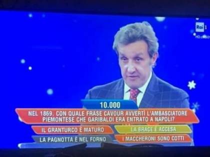 Clamorosa gaffe di Insinna a L'Eredità: "Ignoranti"