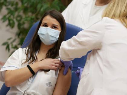 Minacce No vax all'infermiera. Si muove anche il Viminale