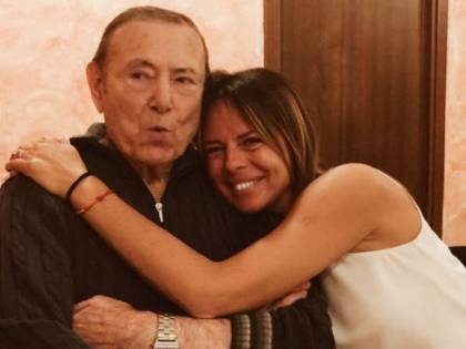 Morto il papà di Paola Perego. Aveva contratto il Covid