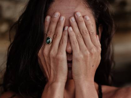 La malattia che fa vedere i volti tutti uguali