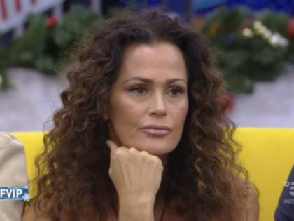 Samantha De Grenet sotto accusa difesa da Pupo: "È il politically correct..."