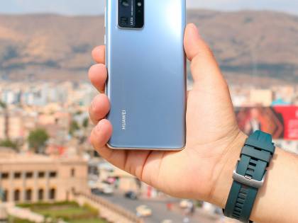 Vetro graffiato dello smartphone? Huawei inventa la miscela "magica"