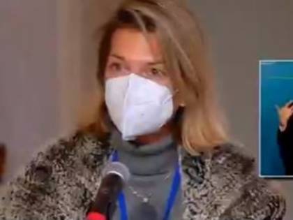 "Scusi, allora perché...", "Basta". Cala il gelo alla conferenza di Conte