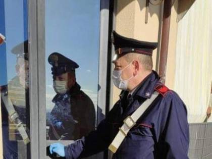 Non possono comprare latte ai figli: provvedono i carabinieri