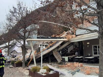 Si stacca una parete rocciosa: crolla albergo a Bolzano