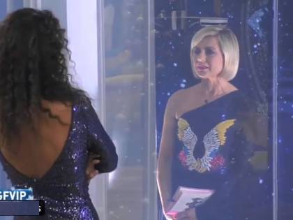 Il web contro Antonella Elia: "Hai fatto body shaming contro Samantha De Grenet"