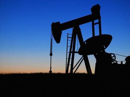 Compromesso sul petrolio, l'Arabia riduce l'estrazione e la Russia la aumenta