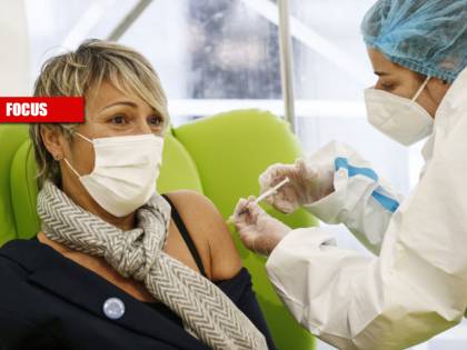 Vaccino, quali sono le reazioni avverse: "Meno di quelli tradizionali"