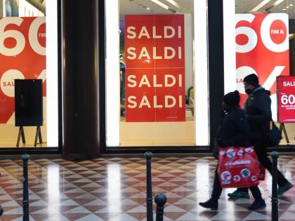 Via ai saldi col semaforo per colpa del governo